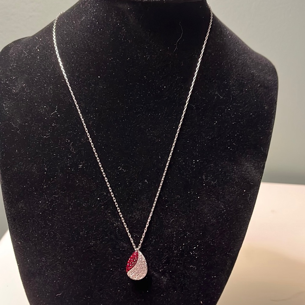 N46. Red and white rhinestone necklace.